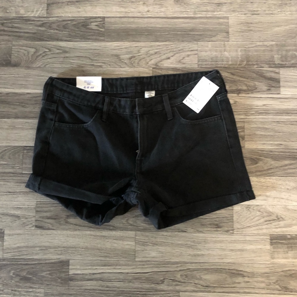 NWT H&M US 8 BLACK DENIM SHORTS